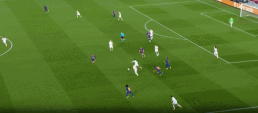 半场：巴萨0-1法兰克福，莱万进球无效，克瑙夫破门